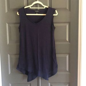 White House black Market V- neck tank with asymmetrical hemline - Navy